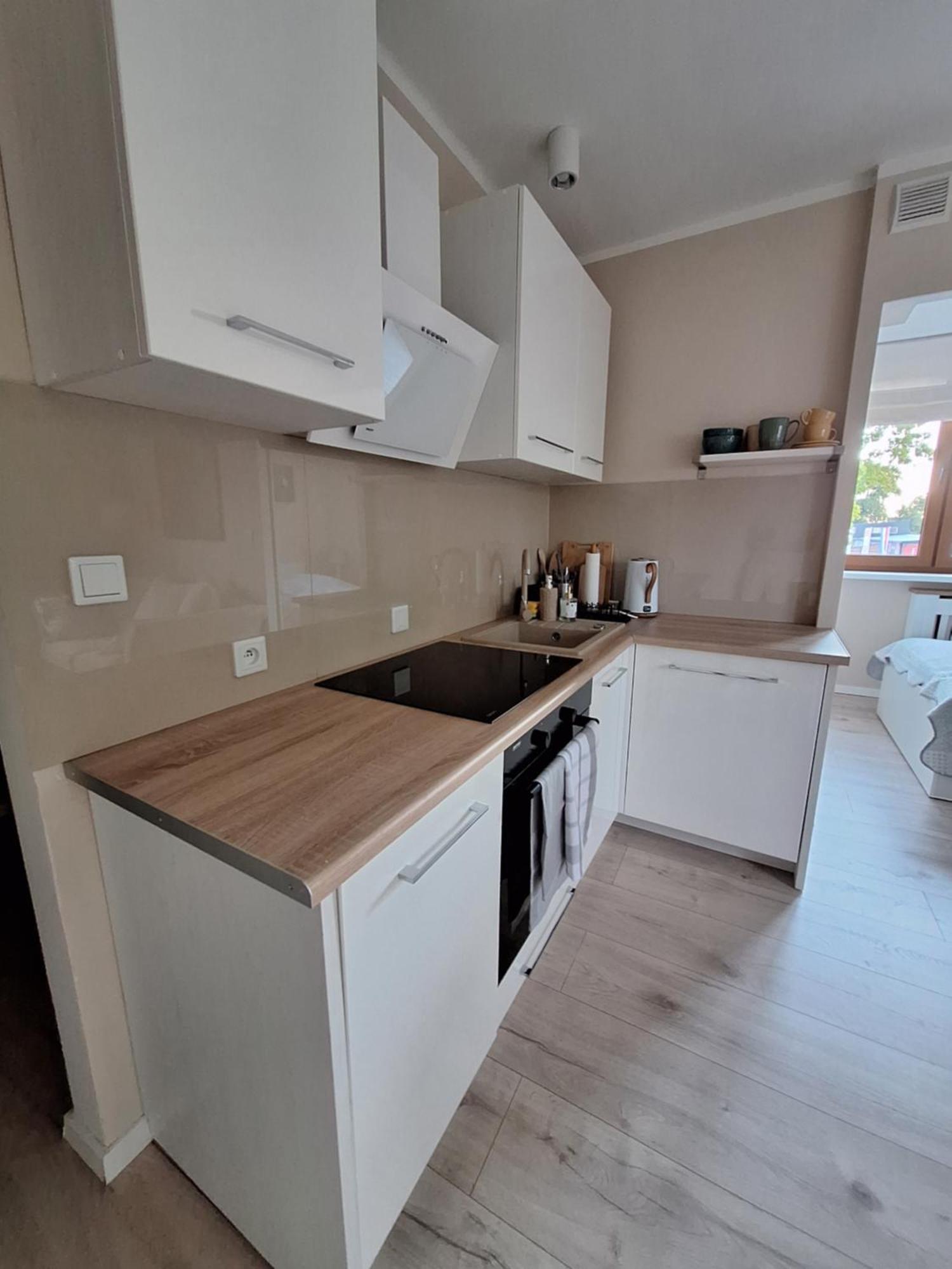 Apartment 3 *